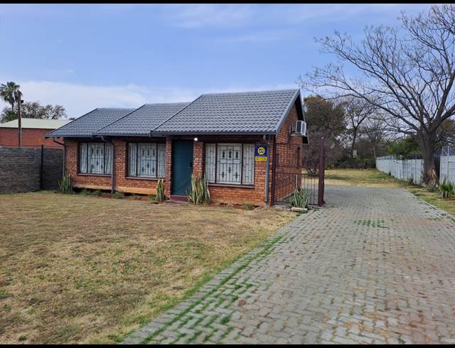 3 BEDROOM HOUSE FOR SALE IN RUSTENBURG NORTH
